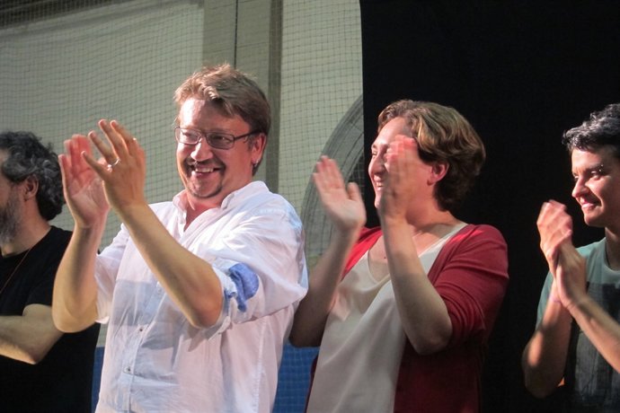 Xavier Domènech i  Ada Colau celebren els resultats del 26