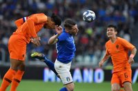Italia y Holanda empatan en el duelo de ausentes del Mundial
