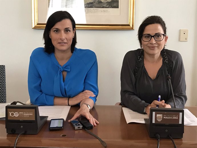 La alcaldesa de Santander y la concejala de Cultura en rueda de prensa
