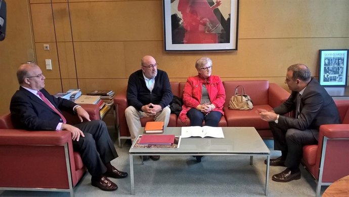 Lastra se reúne con los alcaldes de Soto del Barco y Muros del Nalón