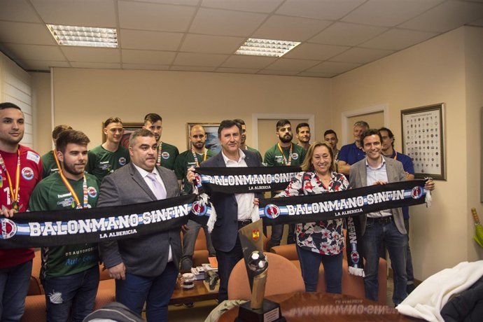 Francisco Fernández Mañanes recibe al balonmano Auto Gomas SInfin