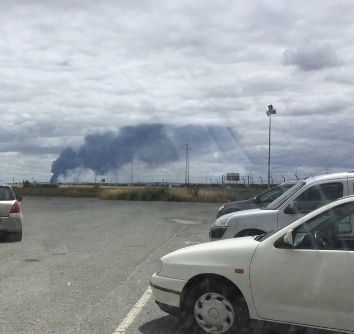 Incendio en un polígono industrial de Niebla.