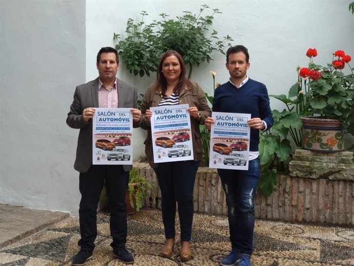 Autoridades durante la presentación del Salón del Automóvil