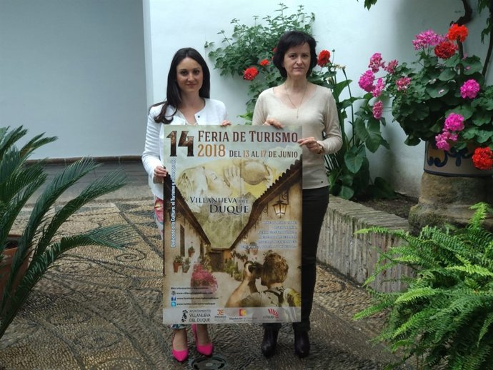 Gómez (izda.) y Medina, presentan la XIV Feria del Turismo de Villanueva
