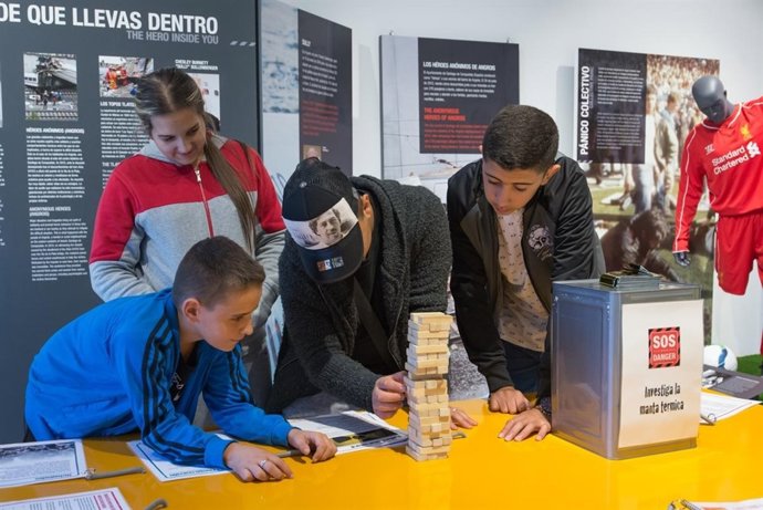 Jóvenes en el Museo Casa de la Ciencia de Sevilla