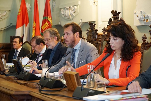 Mesa presidencial del Pleno del Ayuntamiento
