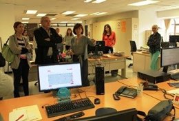 El conseller Josep Bargalló amb membres del seu departament