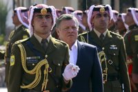 El rey Abdalá encarga al nuevo primer ministro jordano revisar la subida de impuestos