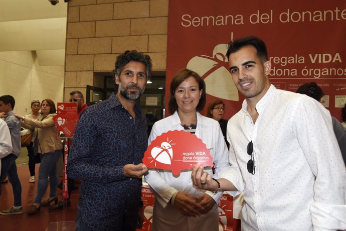 García, entre Jurado (dcha.) y Arcángel, durante la jornada de este martes