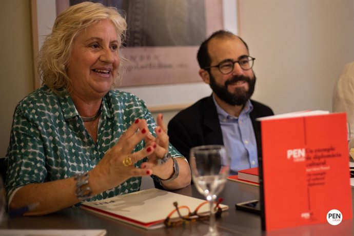 Pen Català impulsa dos llibres sobre la seva història