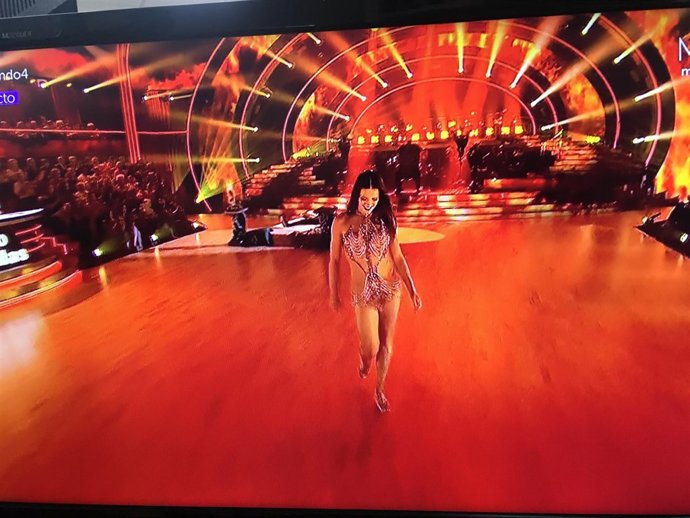 Yana Olina,  vestido y baile de infarto en bailando con las estrellas 