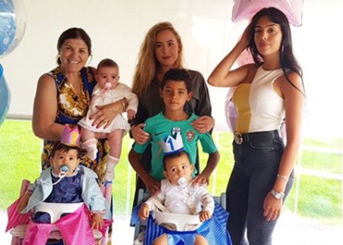 Georgina Rodríguez y la abuela Dolores celebran primer cumple de Eva y Mateo