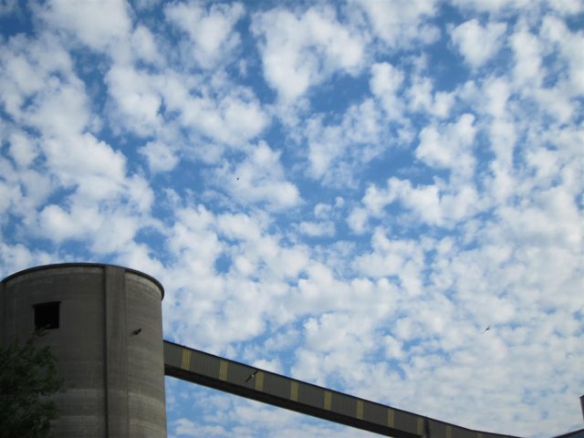 Cementera Lafarge, industria, comercio, exportaciones.