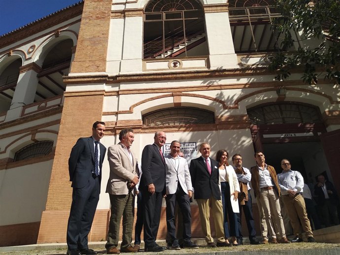 De la Torre y Bendodo en la plaza de Toros de La Malagueta 