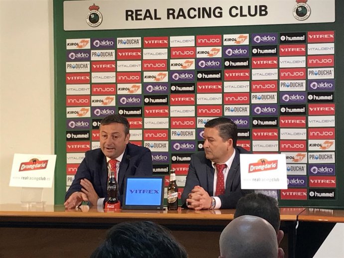 Pérez, a la derecha, acompañado del vicepresidente, Pedro Ortiz