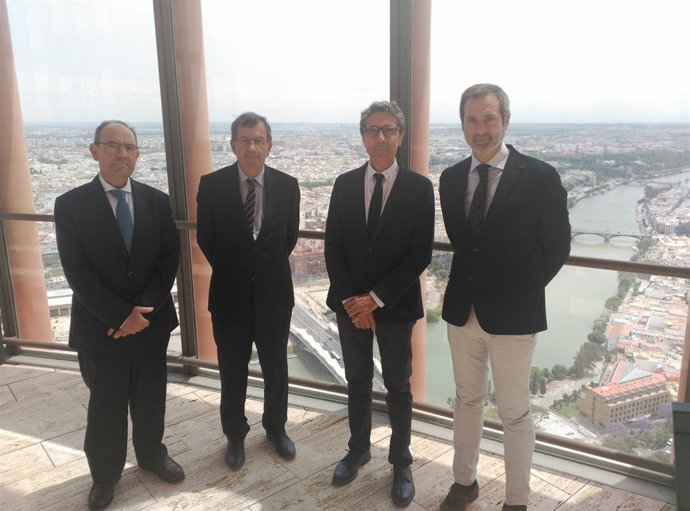 Acuerdo entre centro comercial de Torre Sevilla y la patronal Aprocom