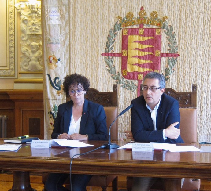 La concejal Rafaela Romero y Javier García Medina