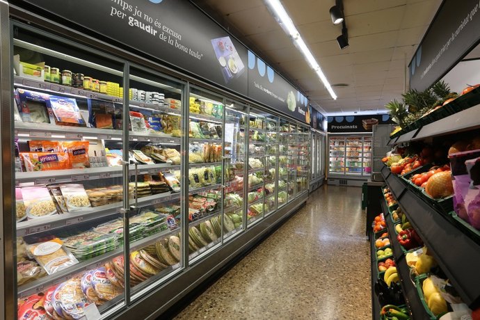 Interior d'un supermercat de Caprabo
