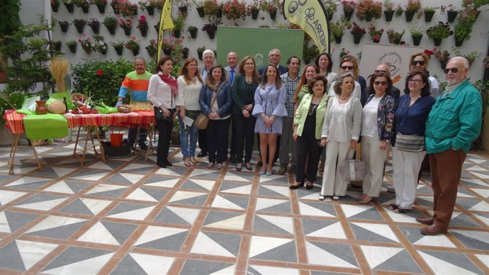 Ruiz (centro), durante la presentación del proyecto