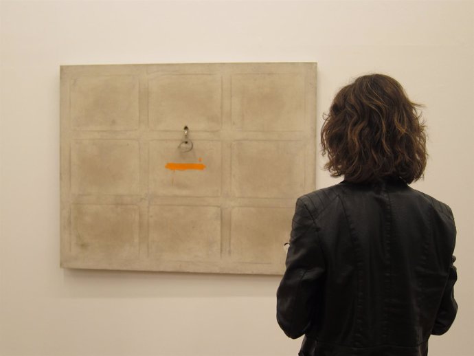 Obra de la exposición 'Antoni Tàpies. Biografia política' en la Fundació Tàpies