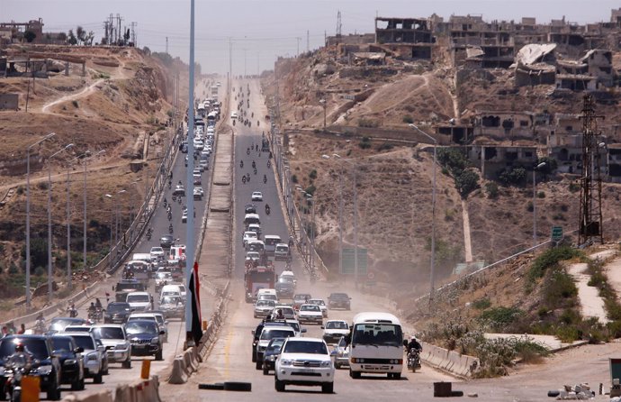 Reabre la carretera entre Homs y Hama 