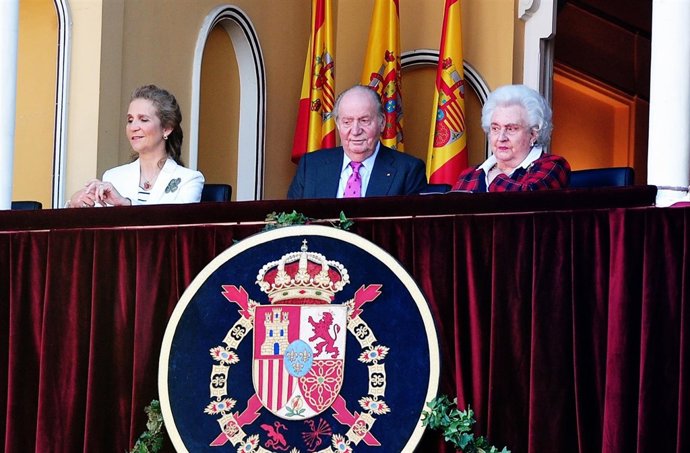 INFANTA ELENA, REY JUAN CARLOS E INFANTA PILAR