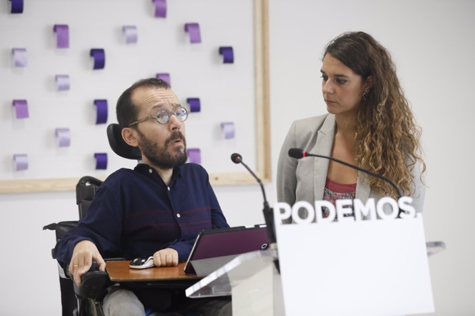 Rueda de prensa de los portavoces de Podemos Pablo Echenique y Noelia Vera