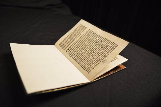 Fotografía de la carta de Cristobal Colón que EEUU devuelve a España.