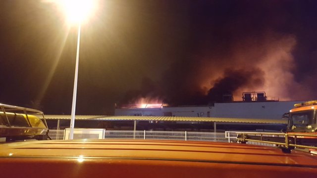 Incendio de una panificadora proveedora de Mercadona en Puçol 