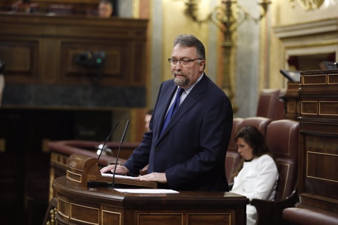 Isidro Martínez Oblanca, de Foro Asturias, durante el debate de la moción