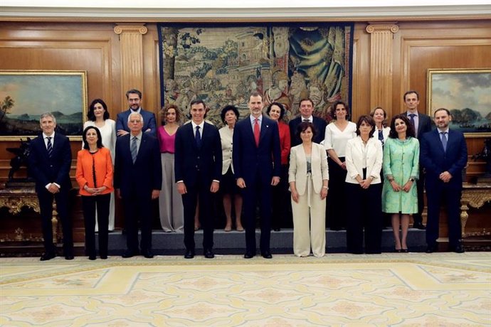 Foto de familia de la toma de posesión del nuevo Gobierno