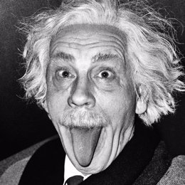 John Malkovich emula el retrato de Albert Einstein