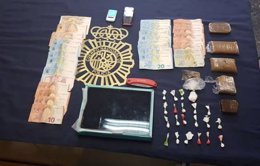 Droga y objetos intervenidos en operaciones policiales en Málaga 