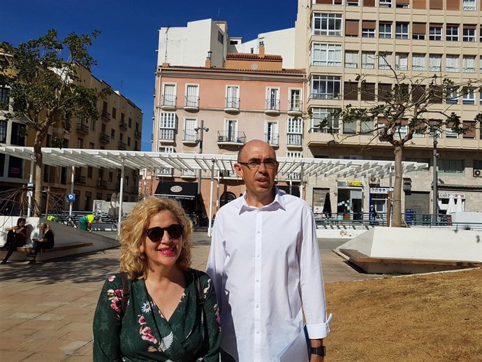  Eduardo Zorrilla Y Remedios Ramos En La Plaza De Camas 