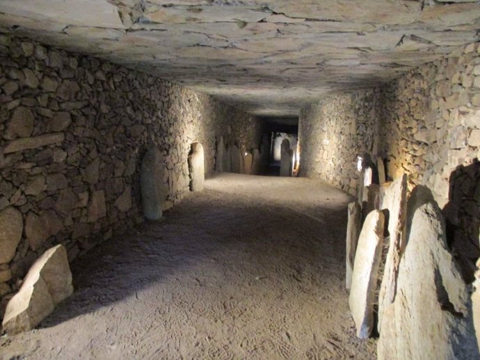 Sepulcro megalítico de la Granja del Toriñuelo