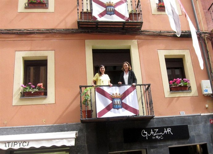  Gamarra Coloca La Bandera De Logroño                              