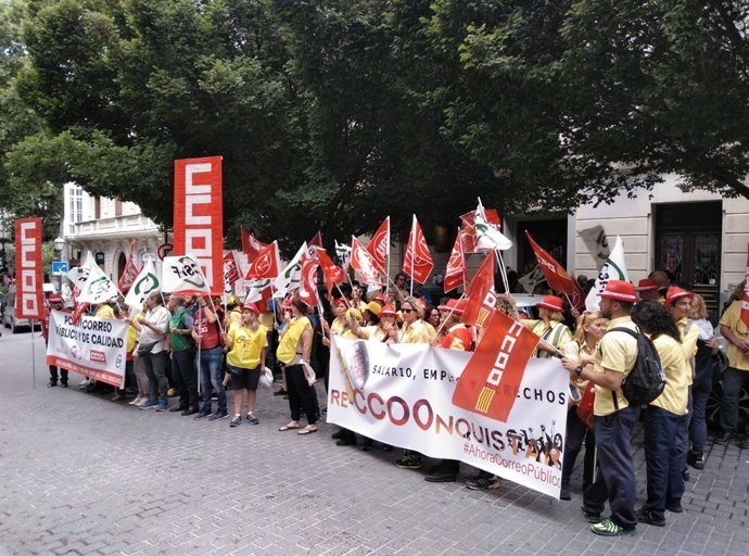 Concentración trabajadores de Correos