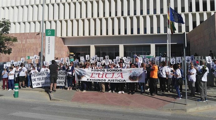 Concentración de familiares y vecinos de la niña de Pizarra