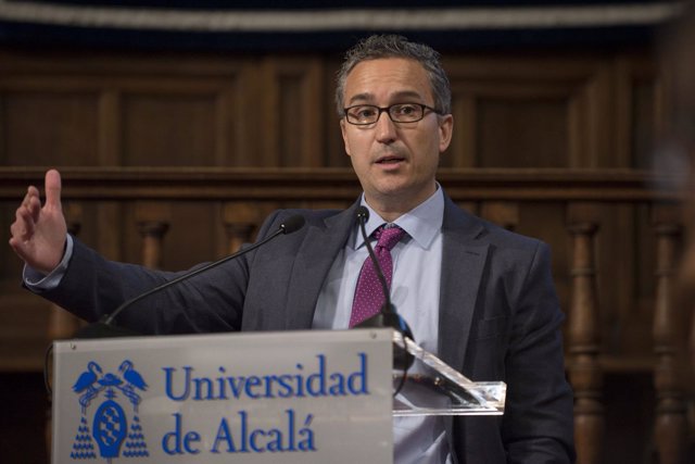 El economista Pol Antràs durante su intervención en la Universidad de Alcalá