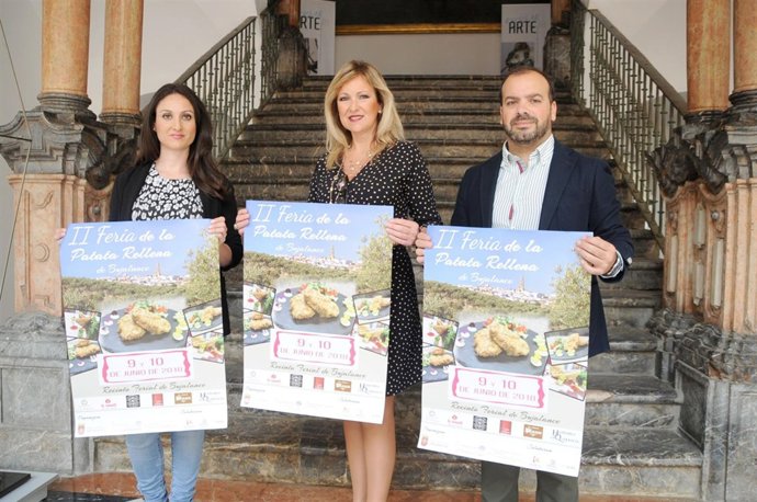 Gómez (izda.), durante la presentación