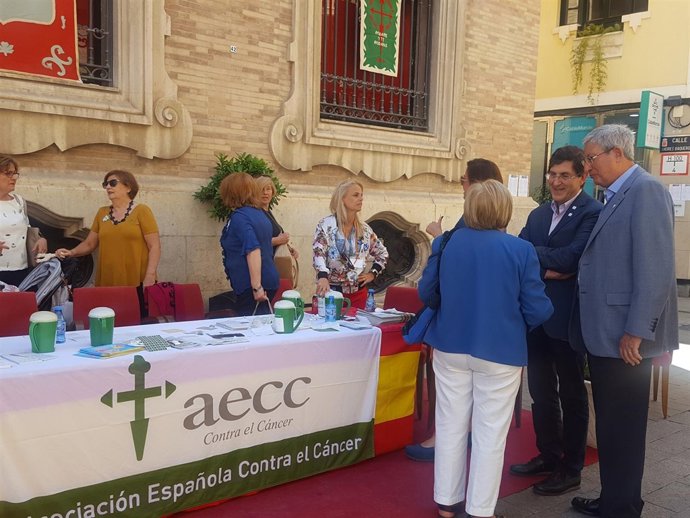 El consejero de Salud, Manuel Villegas, participa en la cuestación