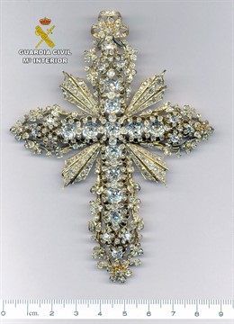 Pectoral con diamantes de la Virgen de la Fuensanta recuperado