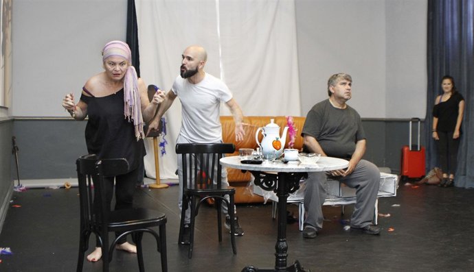 Bailando con locos factoría echegaray producción Cervantes comedia enredo teatro