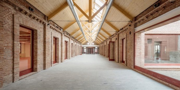 Interior de la fàbrica rehabilitada de Ca l'Alier de Barcelona