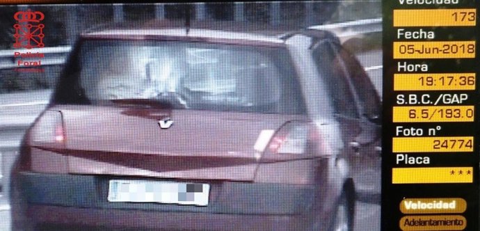 Vehículo captado circulando a 173 km/h