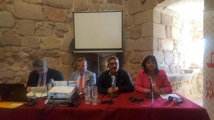 Guillermo Hita y la alcaldesa de San martín de Valdeiglesias