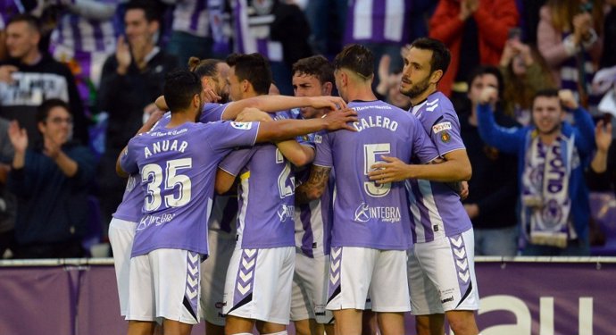 El Valladolid toma ventaja ante un Sporting que no pierde la fe 