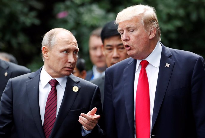 Putin y Trump hablan en Vietnam en una reunión previa