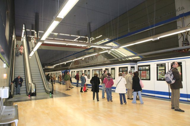 Andén de una estación de Metro de Madrid