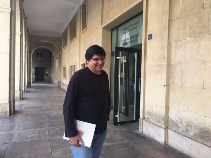 Miguel Angel Pavón a la entrada a fiscalía